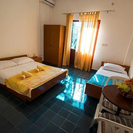 게스트하우스 And By The Sea Starigrad, Paklenica - 6634